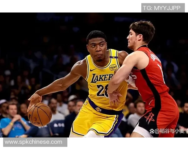 毒蛇队与南湾湖人队激战正酣争夺季后赛席位的关键之战