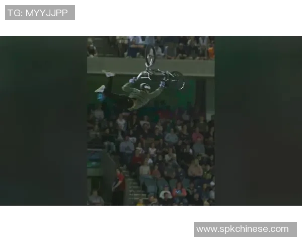 加克波的崛起之路：从青年才俊到足球明星的蜕变与挑战