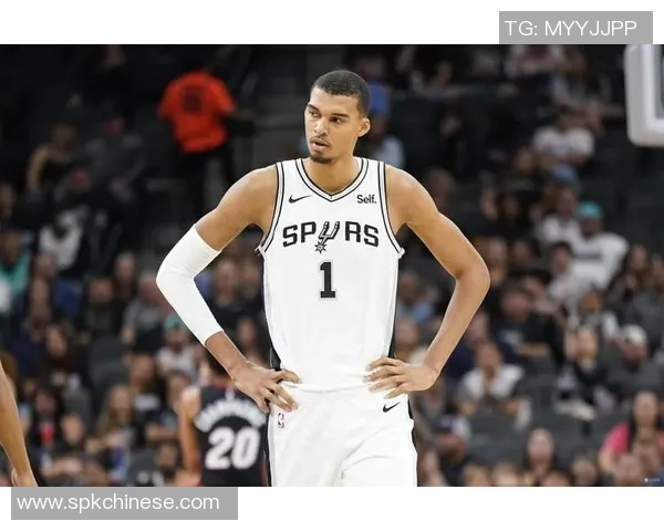 文班亚马场均20分10篮板3盖帽表现抢眼新秀奖项稳操胜券